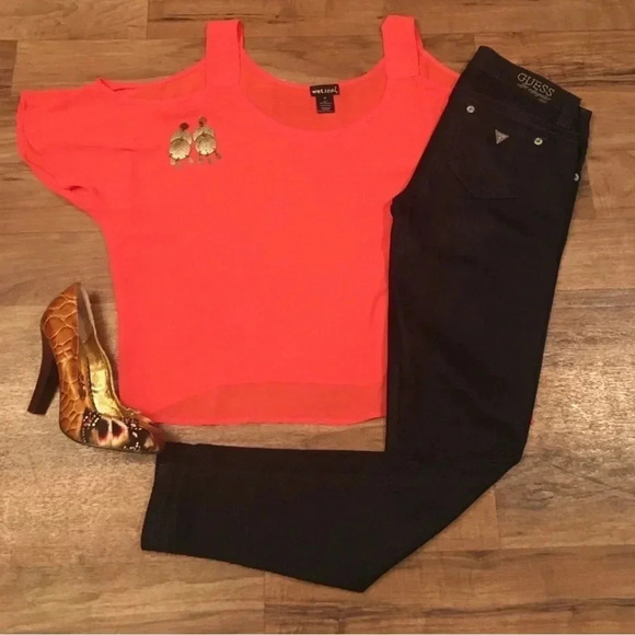 Wet Seal vintage coral open shoulder top.🔴 - Picture 1 of 4